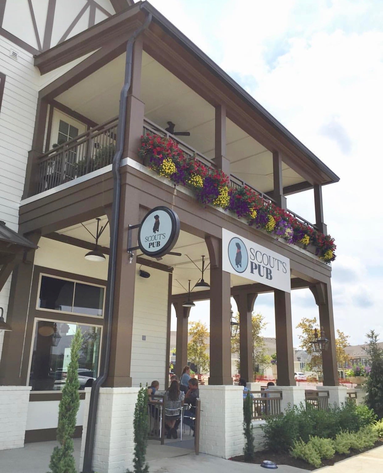 Scout's Pub Franklin TN_Outdoor Patio Dining.