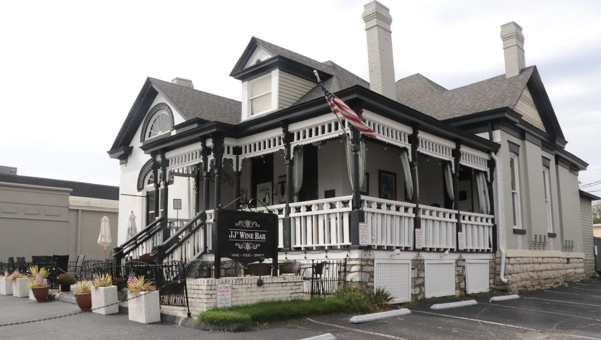 JJ's Wine Bar in Downtown Franklin_Exterior