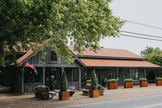 Leiper's Creek Gallery in Leiper's Fork, Tennessee.