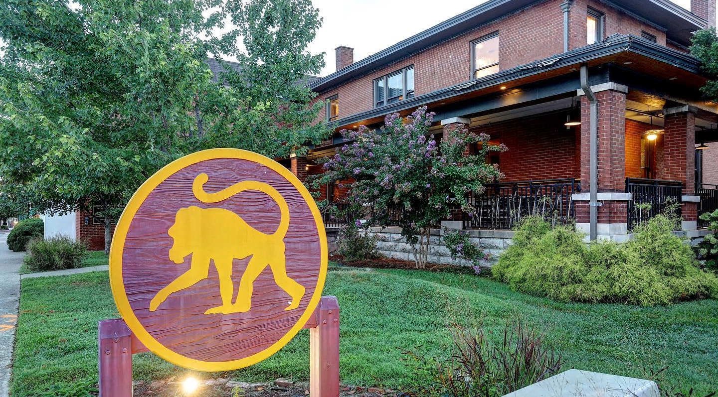 Frothy Monkey restaurant in downtown Franklin, TN, offers lunch, dinner, coffee, wine, beer, cocktails, fresh baked goods and more!