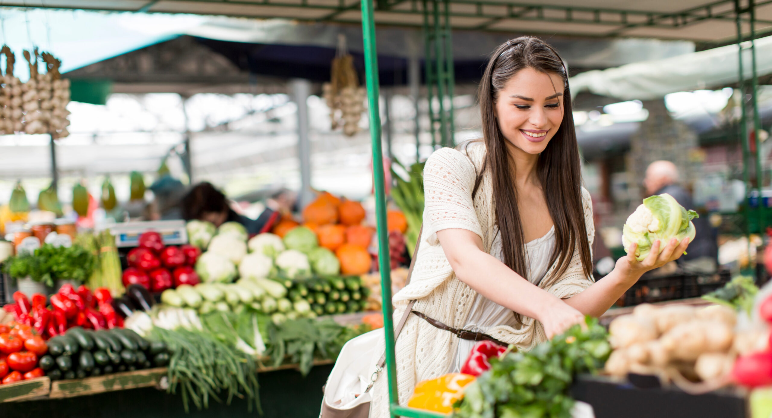 young woman at farmers market frank tn