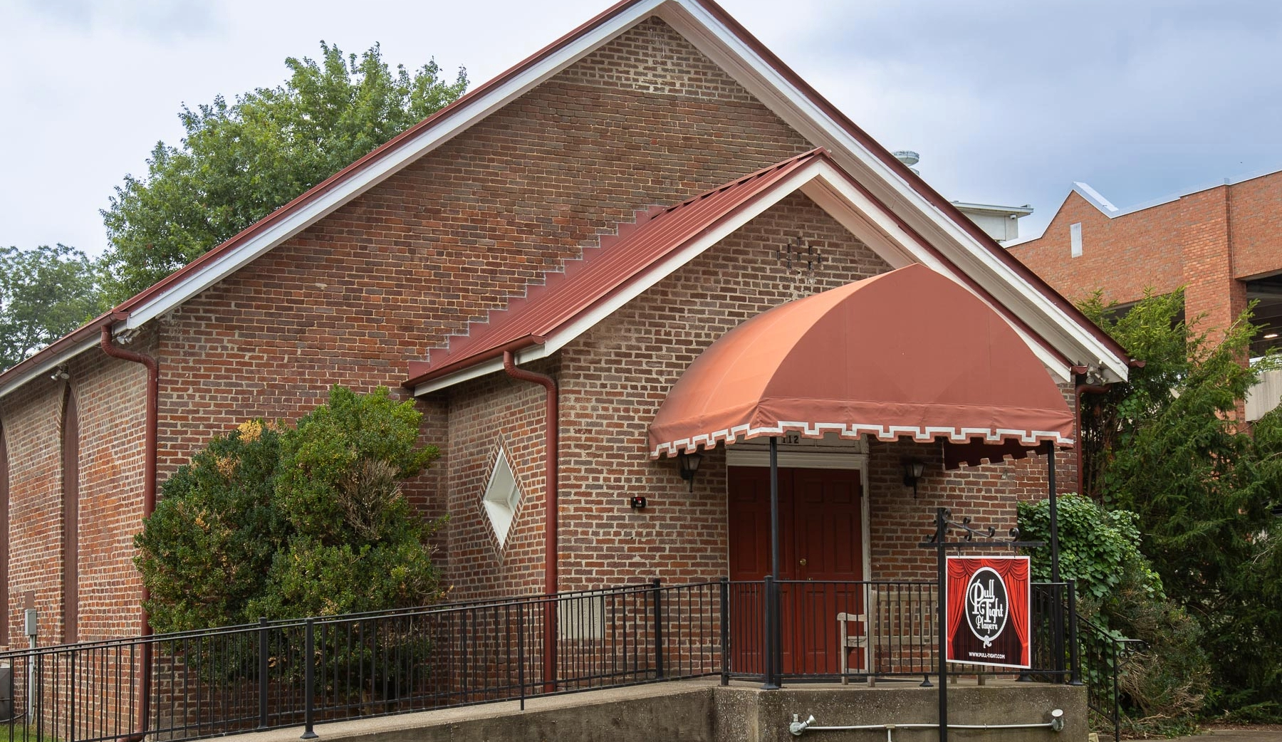 Pull Tight Players Exterior Franklin TN