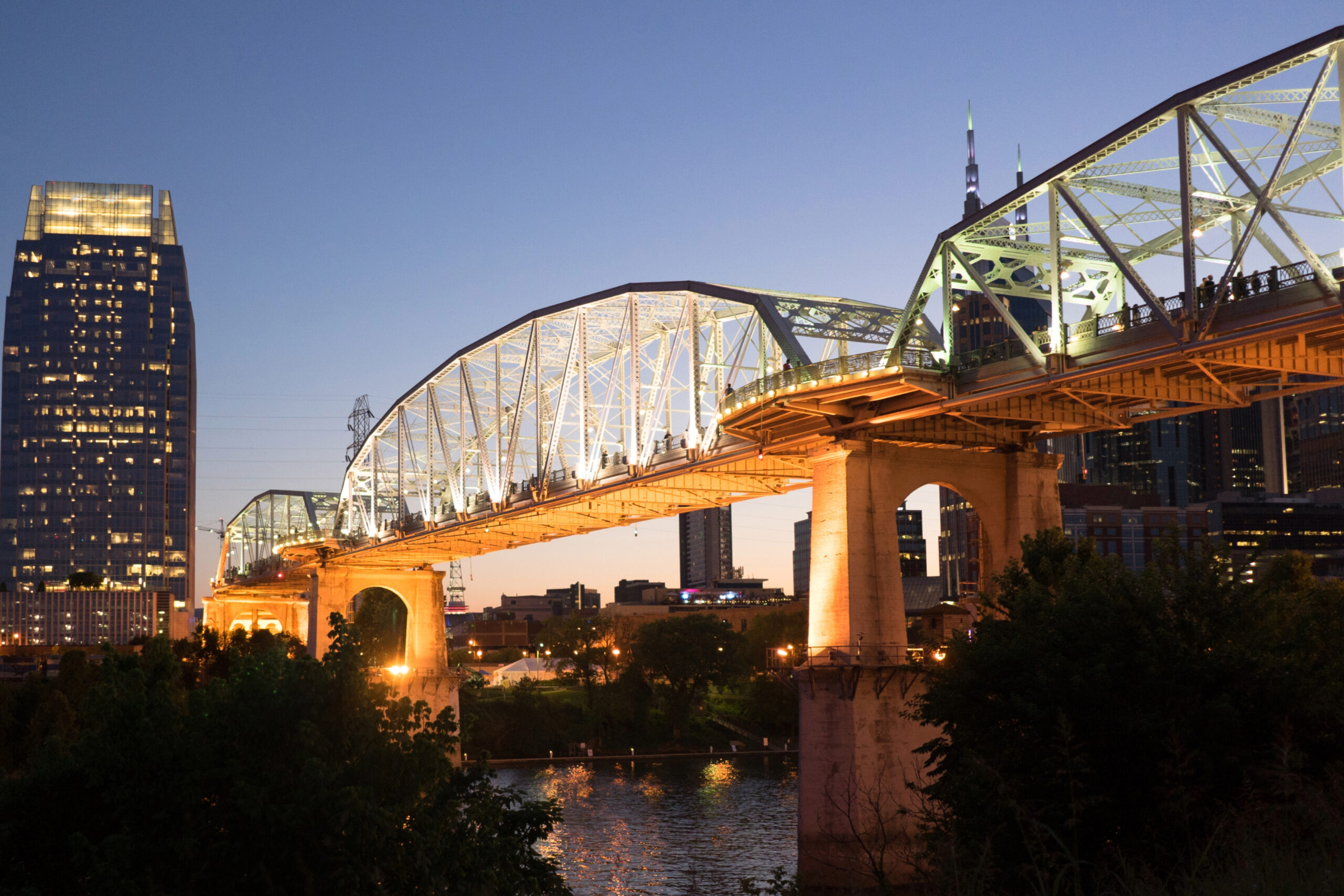 John Seigenthaler Pedestrian Bridge in Nashville, TN is one of the best places to take pictures and Instagram photos with friends and family.