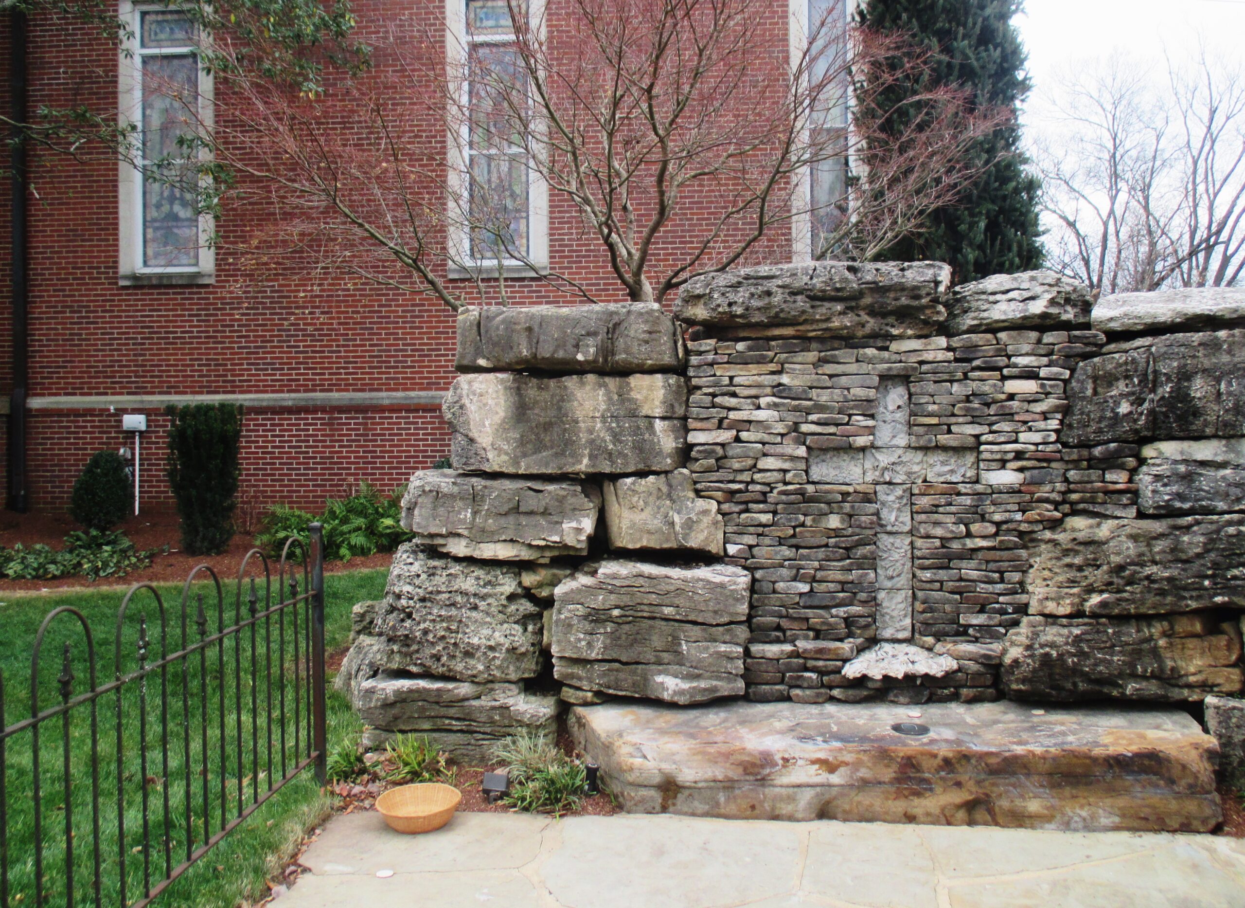 Cross at Fourth Ave Church of Christ, Franklin