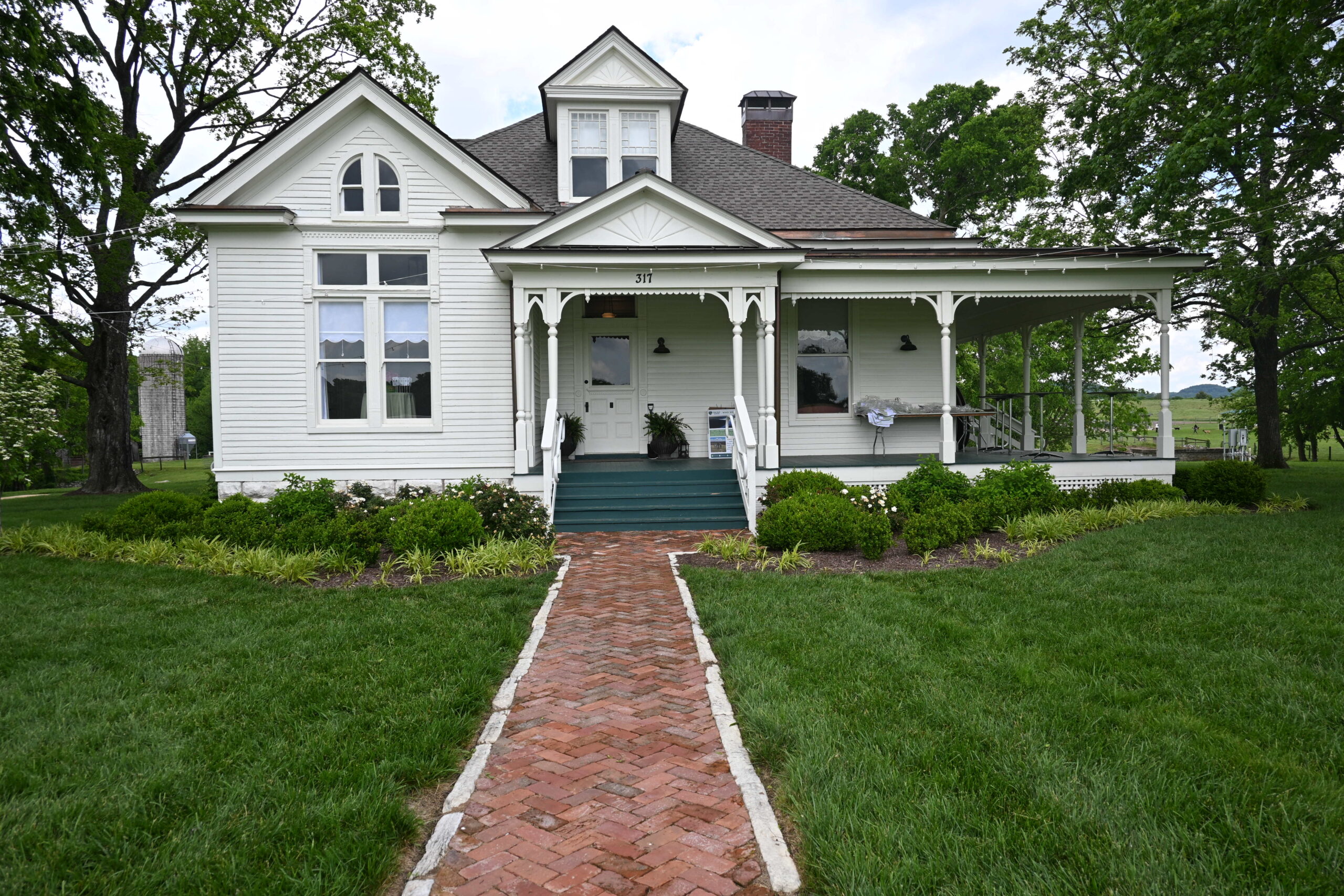 Hayes House Front Yard Franklin Tn Harlinsdale