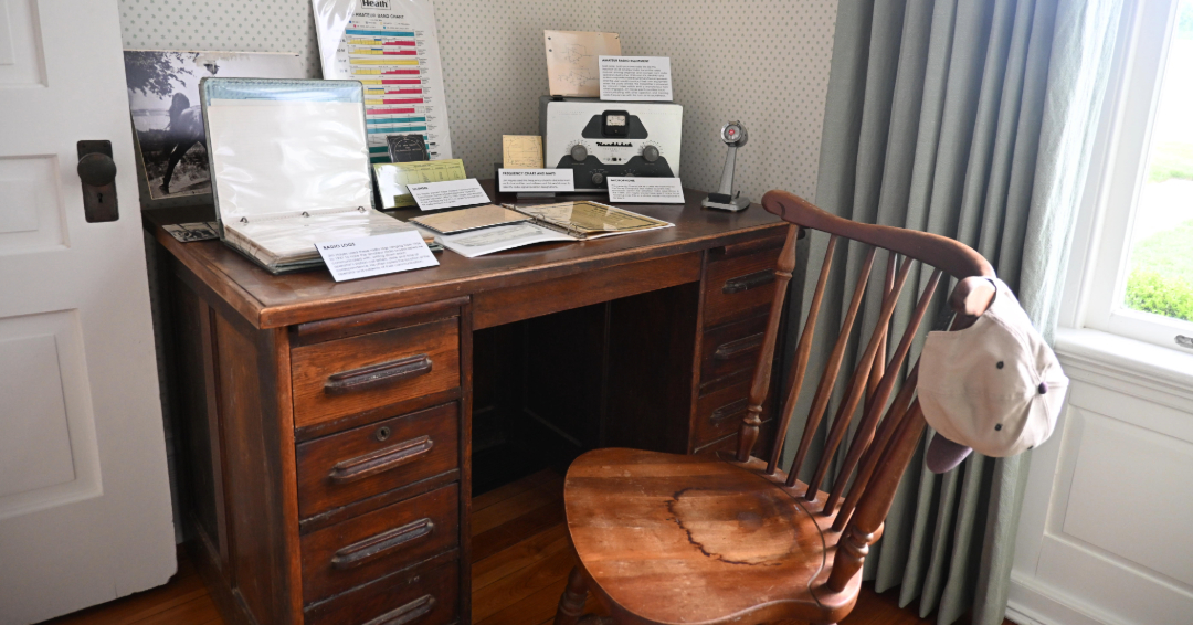 Hayes House Museum and Event Venue in Franklin, Tennessee, Harlinsdale Farm vintage radio equipment and house interior.