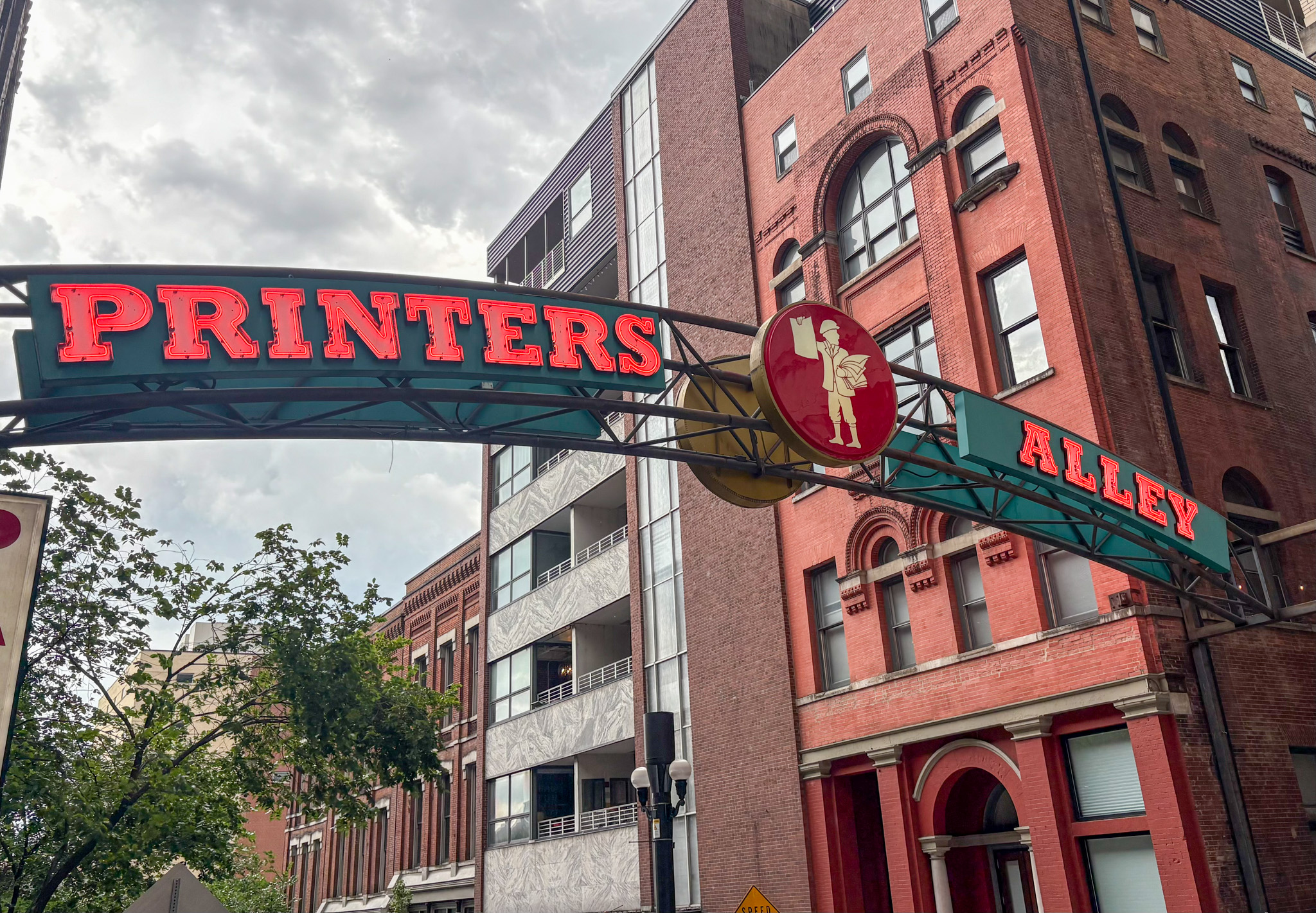 Broadway_Nashville_23_Printers_Alley