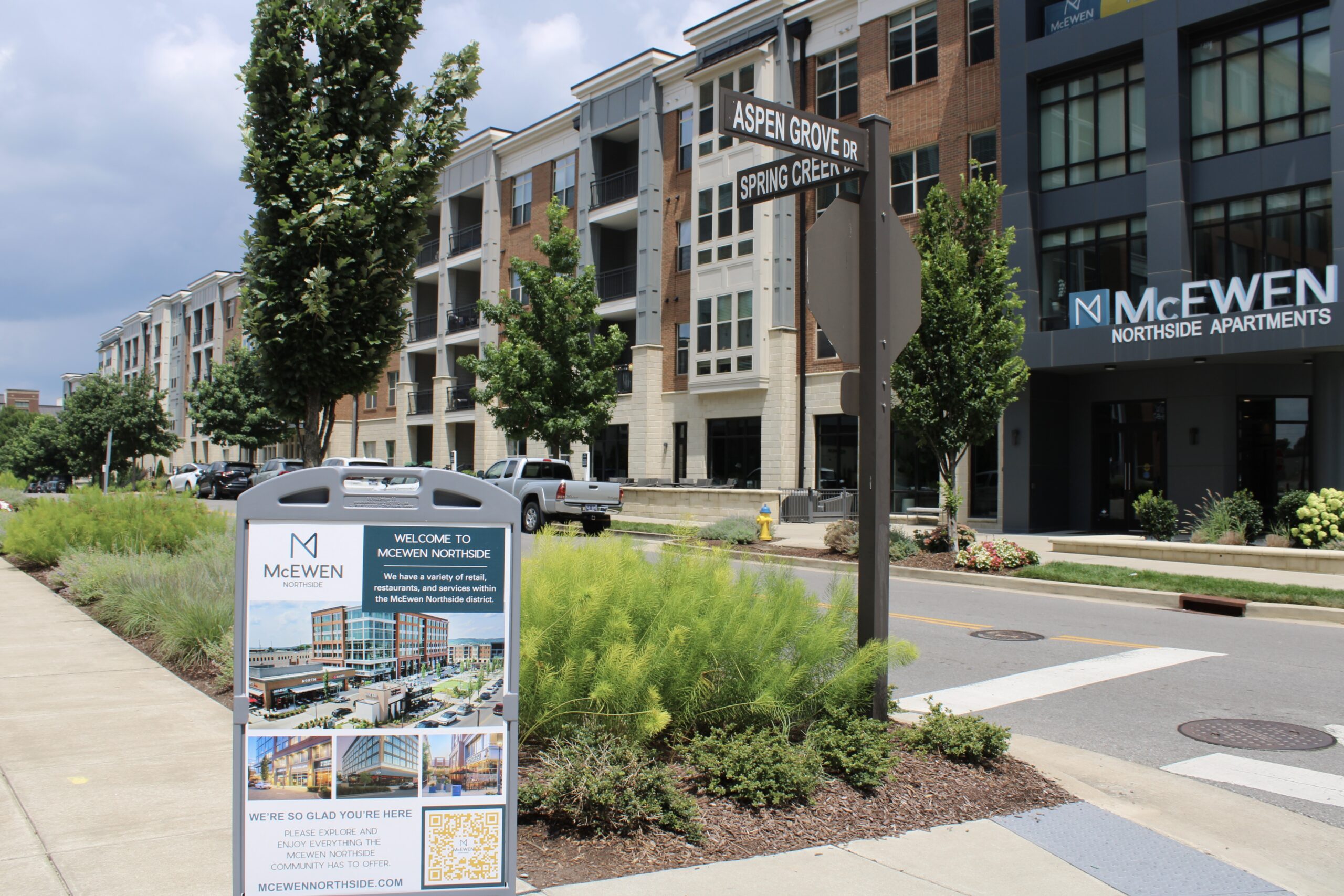 McEwen Northside apartments for rent in Franklin, TN., with restaurants, shopping, Central Park and office space close by.