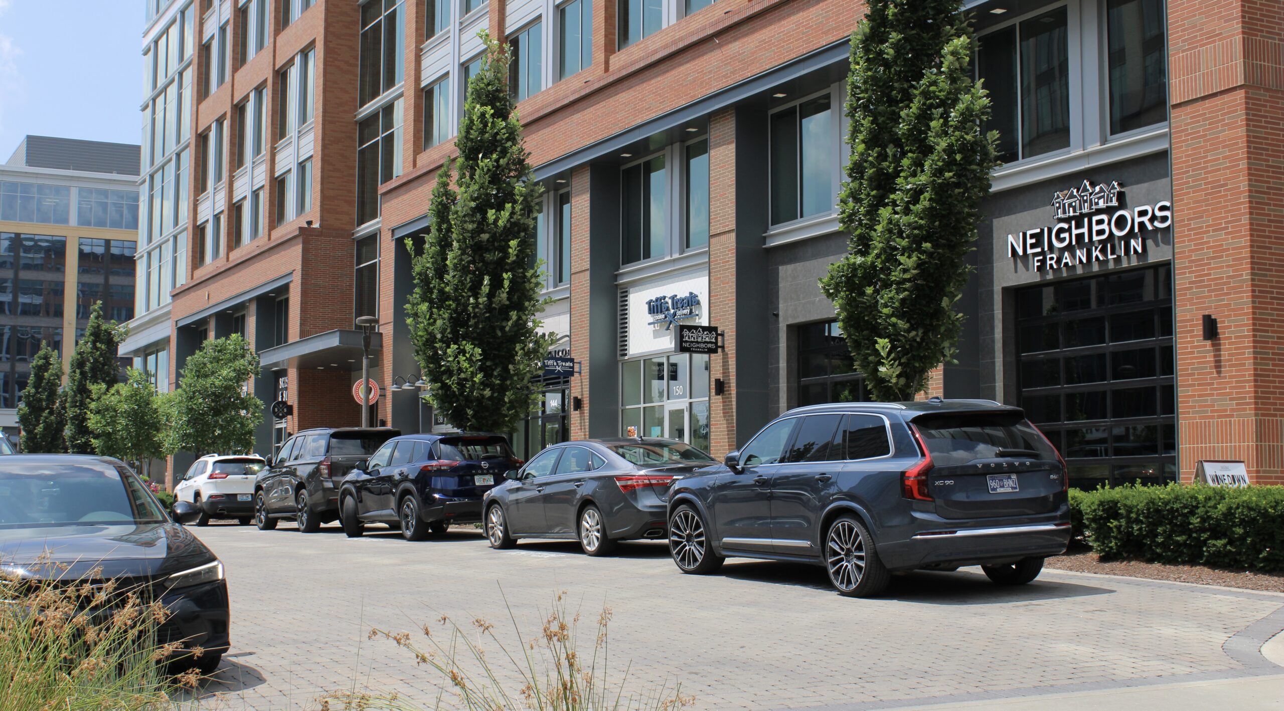 McEwen Northside shopping, restaurants, apartments and office space in Franklin, TN.