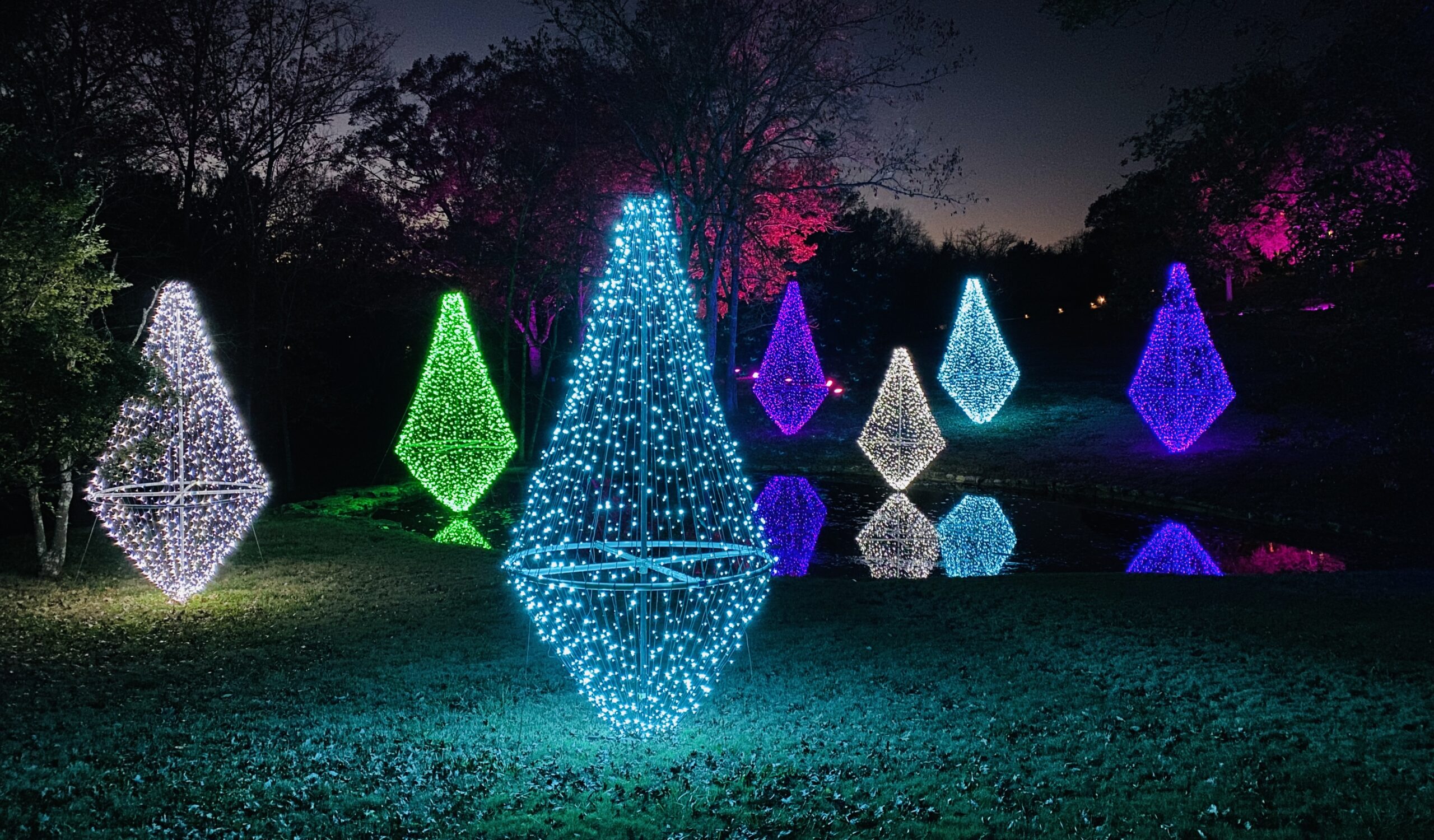 Cheekwood-Holiday-LIGHTS-Nashville-Tennessee_Courtesy-of-Cheekwood-Estate-Gardens.