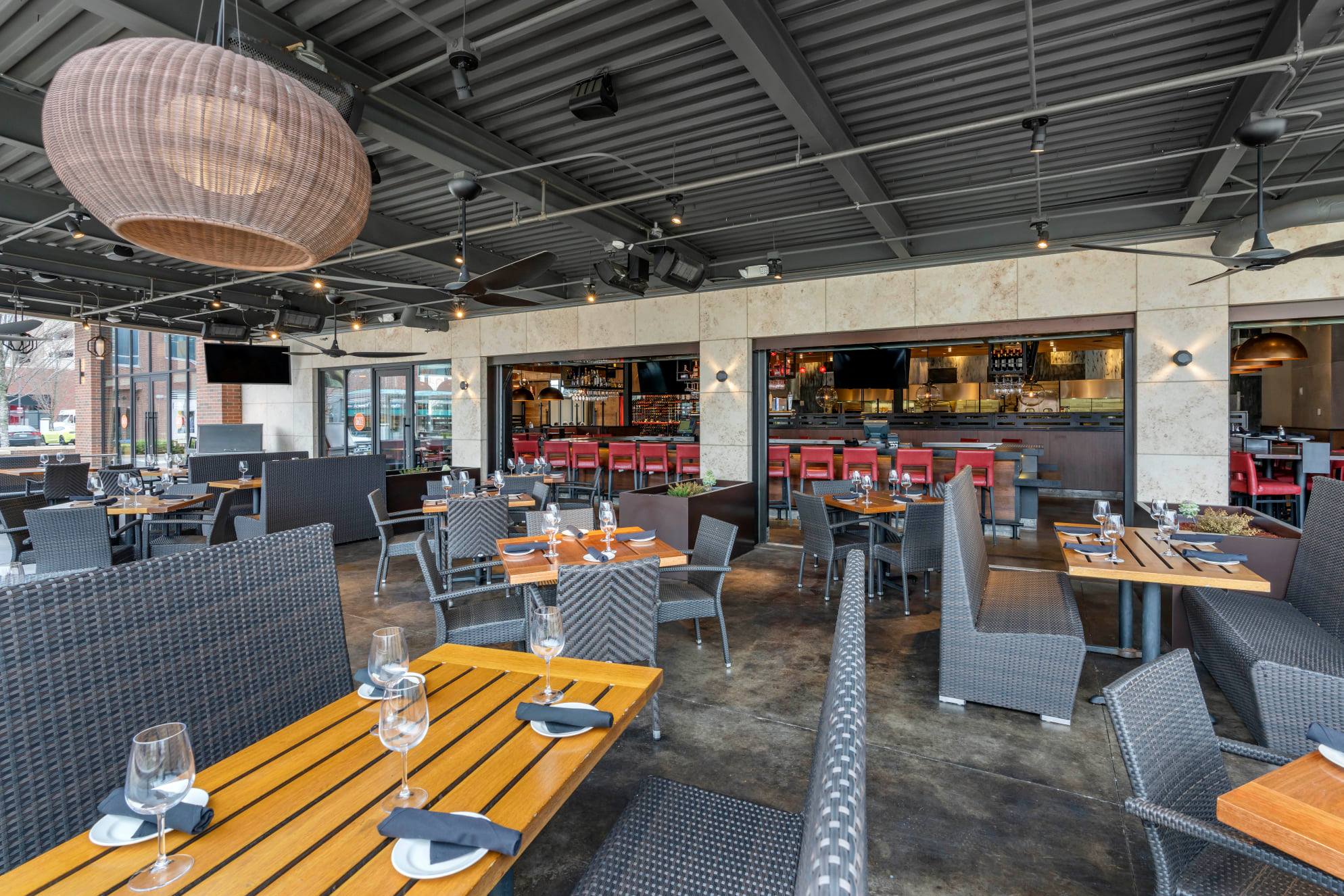 Del Frisco's Grille Brentwood, TN_Indoor and Outdoor Dining.