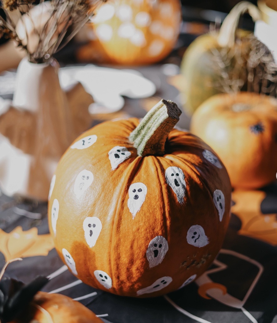 Pumpkin Decorating at Scout’s Pub in Franklin, TN, activities for kids at family friendly events.