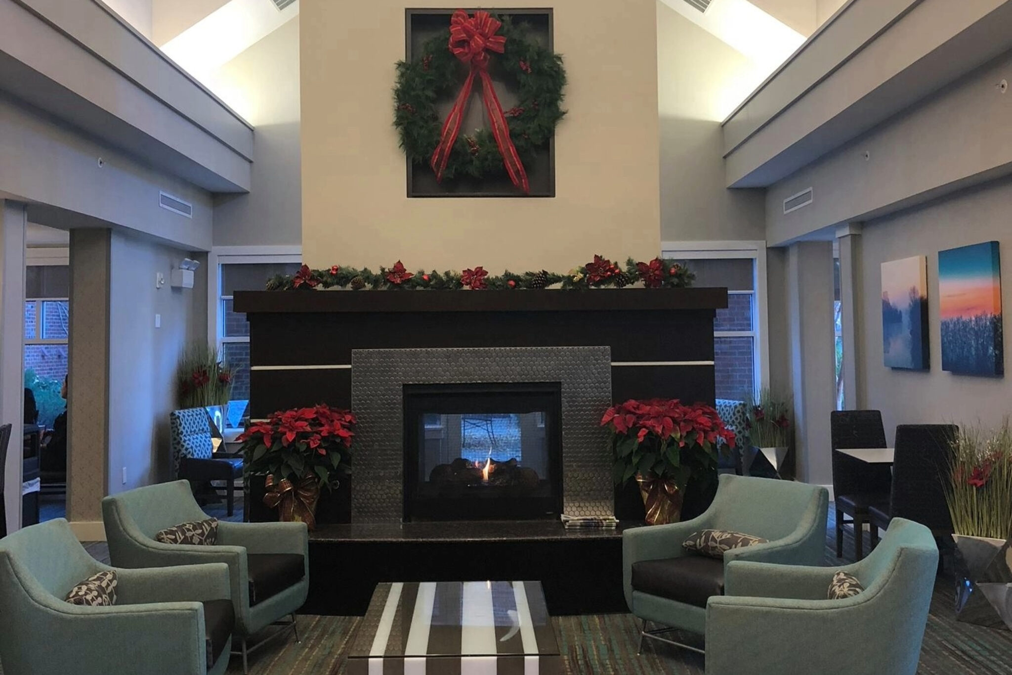 Family-friendly hotel in Franklin, Tennessee with festive Christmas lobby decorations