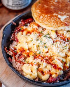 Comfort food in Franklin, TN at Puckett’s Downtown Franklin, lunch, dinner, happy hour, cocktails, beer, wine, and live music.